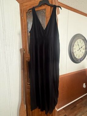 Old Navy XL Classic Black V-Neck/V-Back Sleeveless Maxi Dress